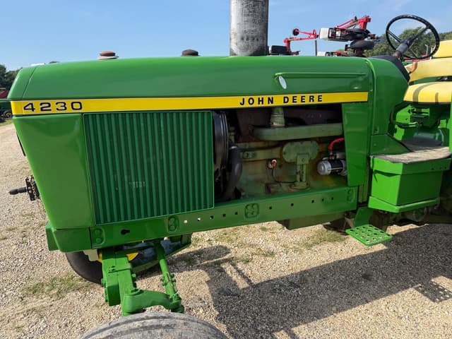 Image of John Deere 4230 equipment image 3