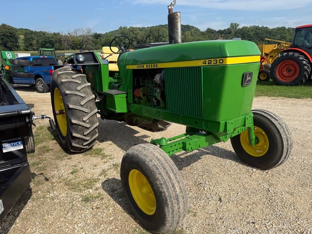 Image of John Deere 4230 equipment image 2