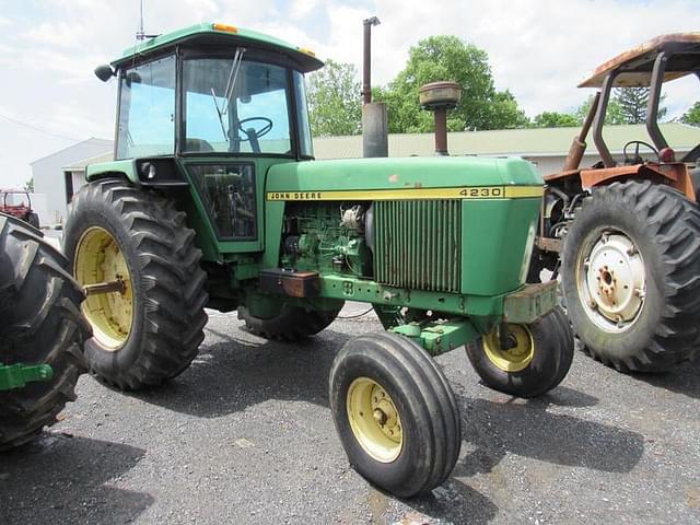 Image of John Deere 4230 equipment image 1