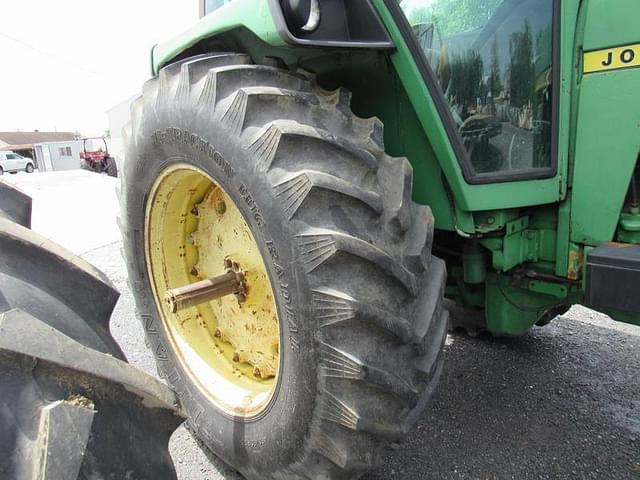 Image of John Deere 4230 equipment image 4