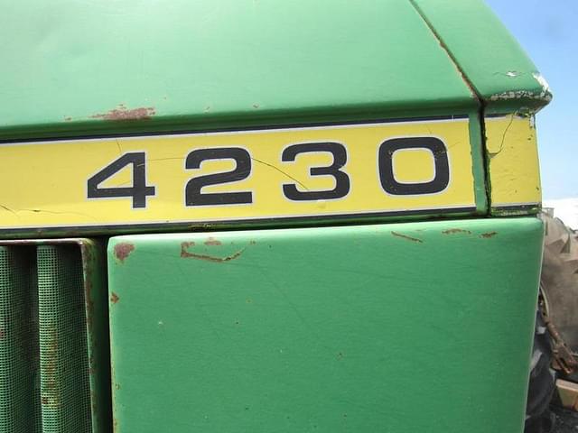 Image of John Deere 4230 equipment image 2