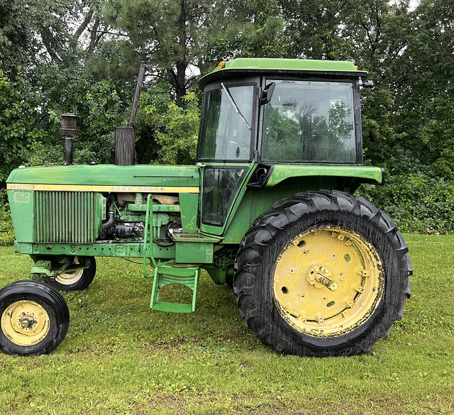 Image of John Deere 4230 equipment image 1