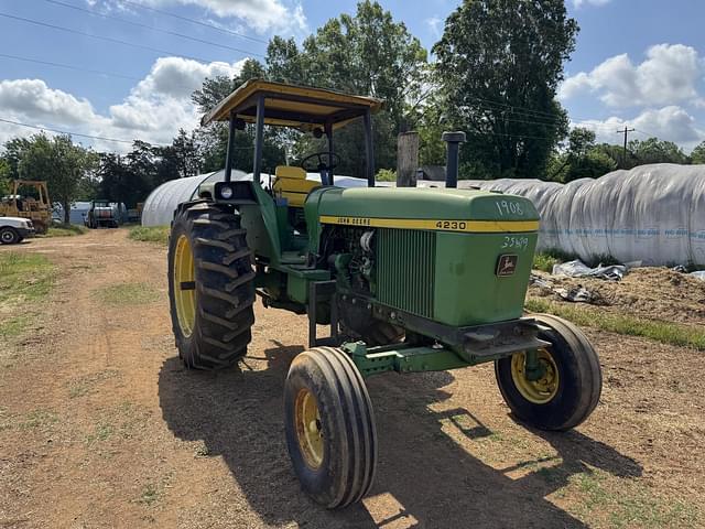 Image of John Deere 4230 equipment image 2