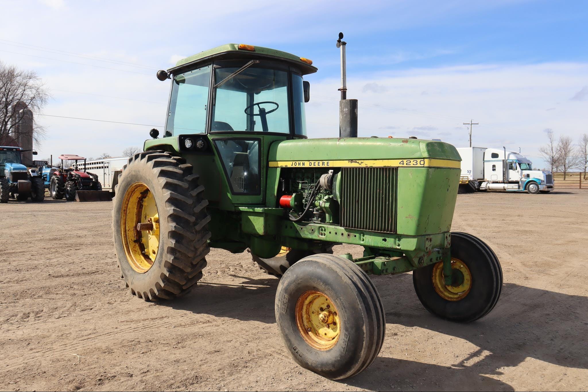 John Deere 4230 Equipment Image0