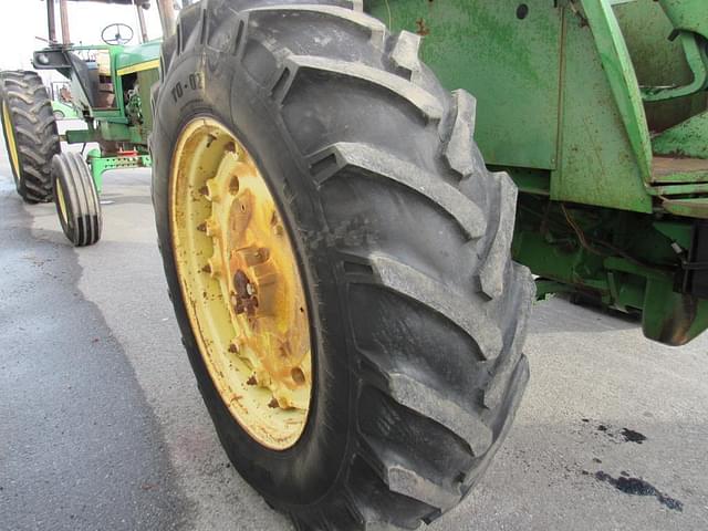 Image of John Deere 4230 equipment image 4