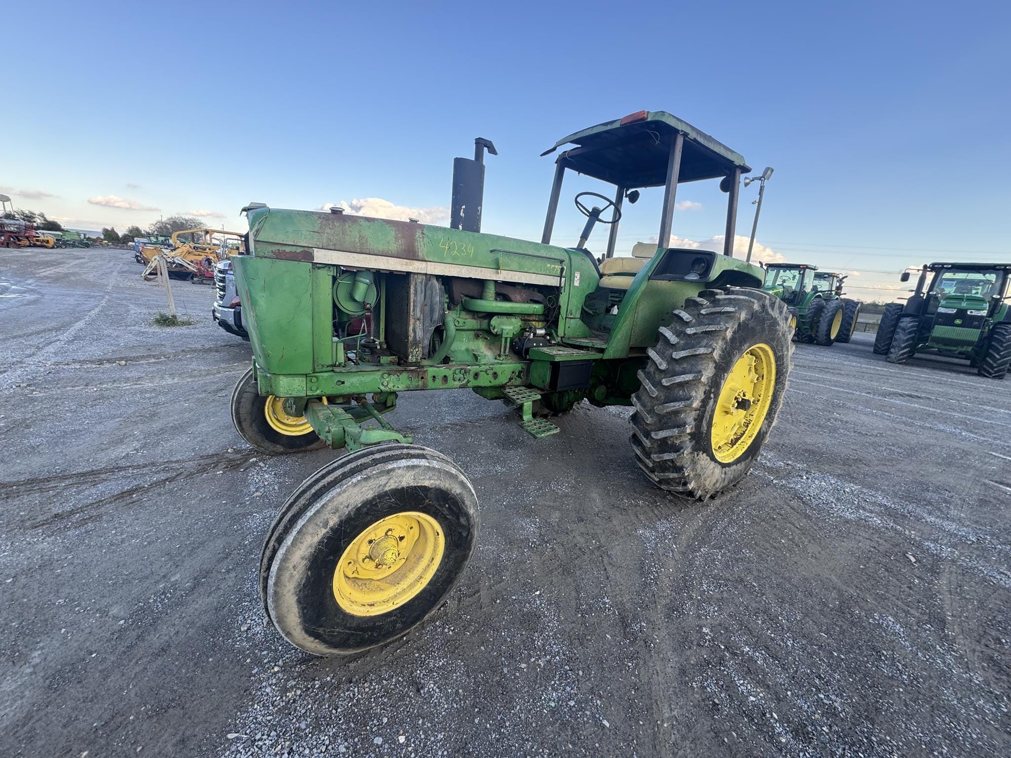 John Deere 4230 Equipment Image0