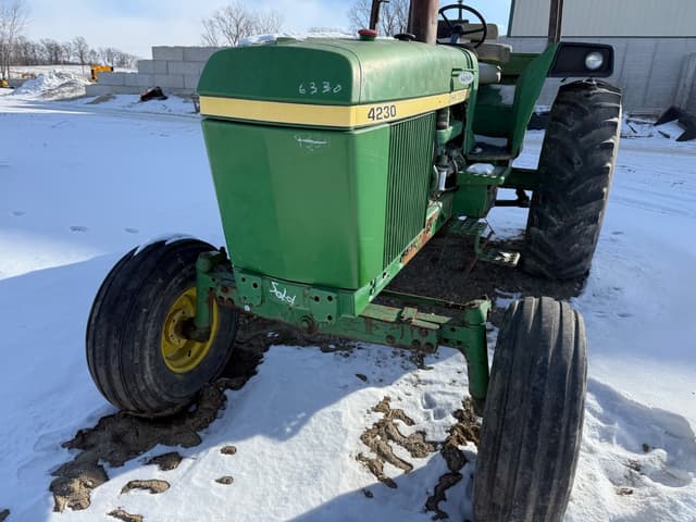 Image of John Deere 4230 equipment image 1