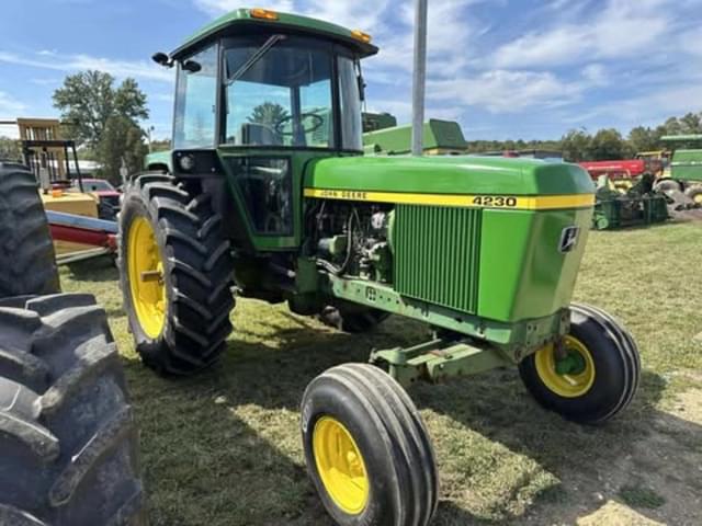 Image of John Deere 4230 equipment image 1