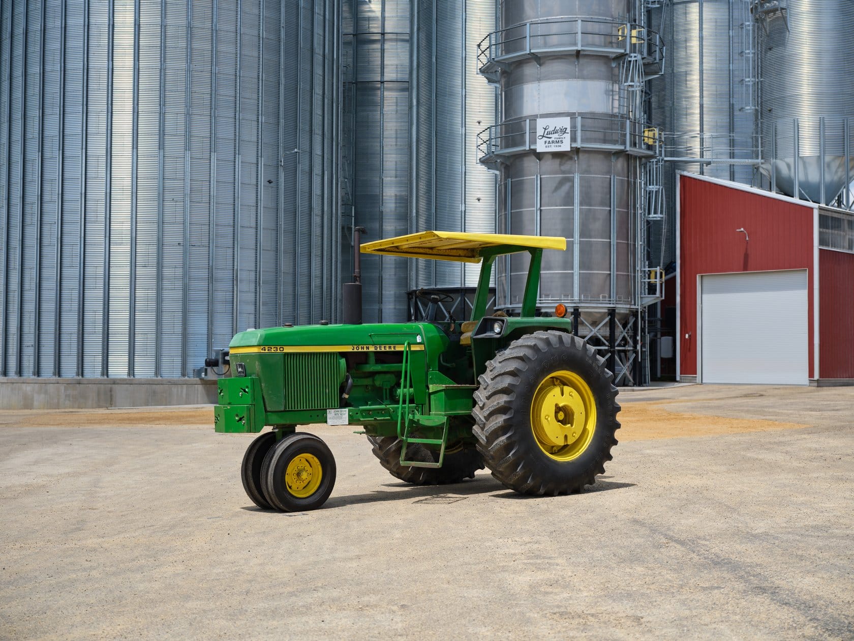 1975 John Deere 4230 Equipment Image0
