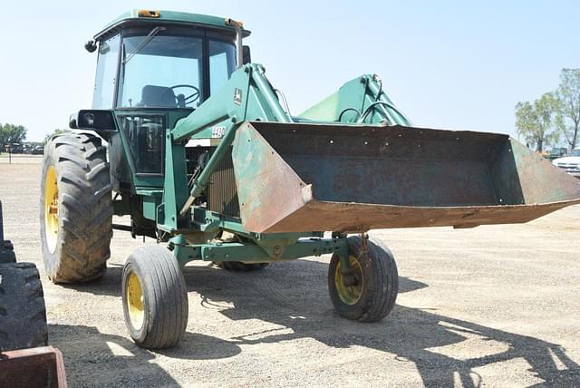 Image of John Deere 4230 equipment image 3