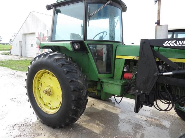 Image of John Deere 4230 equipment image 4