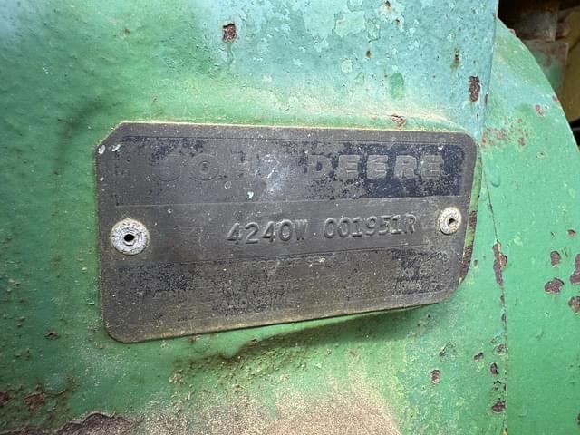 Image of John Deere 4240 equipment image 1