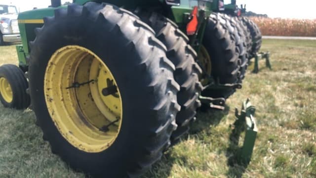 Image of John Deere 4230 equipment image 4