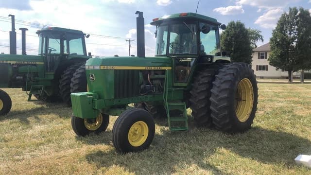 Image of John Deere 4230 equipment image 2