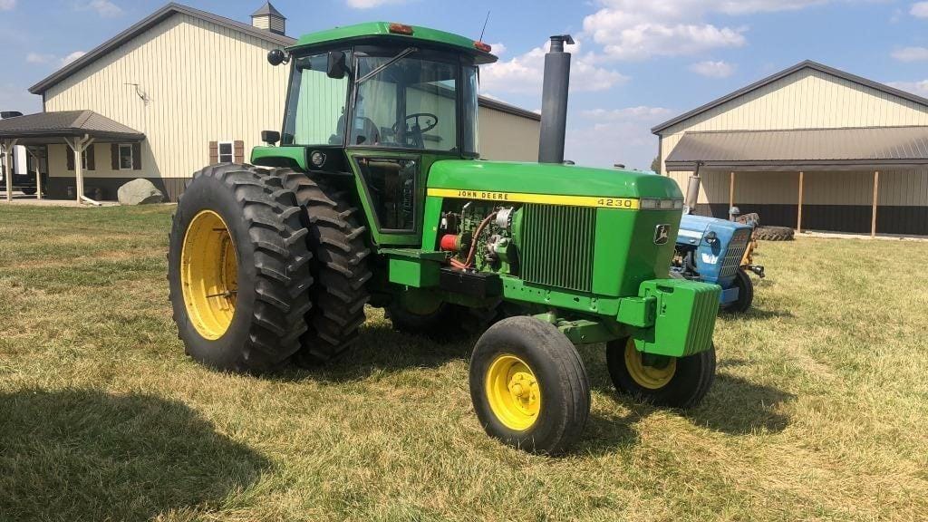 John Deere 4230 Equipment Image0