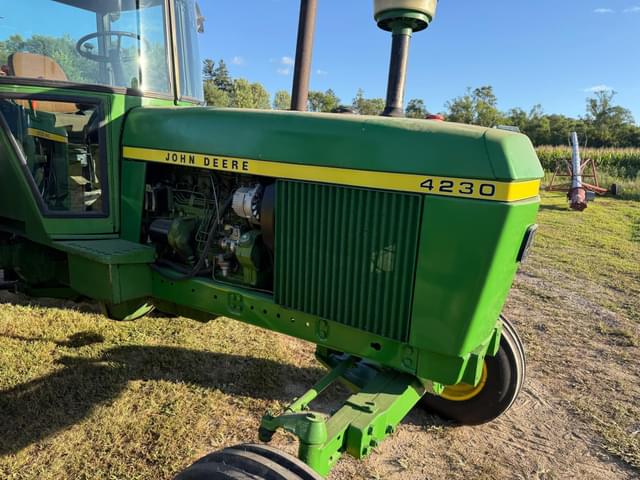 Image of John Deere 4230 equipment image 3