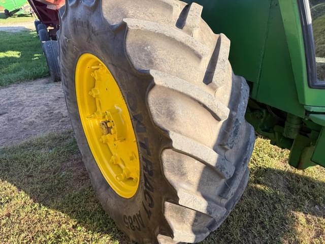Image of John Deere 4230 equipment image 4