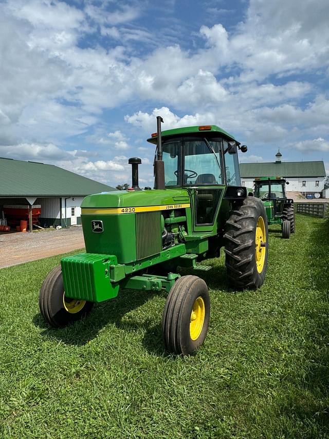 Image of John Deere 4230 equipment image 4