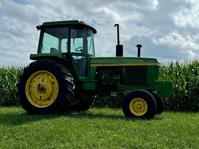 Image of John Deere 4230 equipment image 1