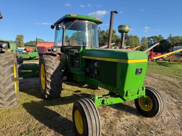 Image of John Deere 4230 equipment image 2