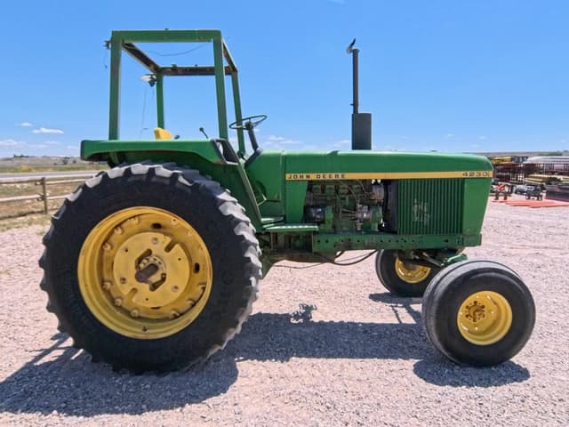 Image of John Deere 4230 equipment image 4