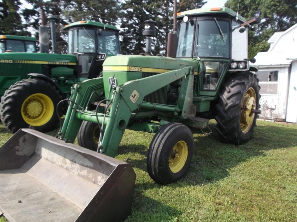 John Deere 4230 Equipment Image0