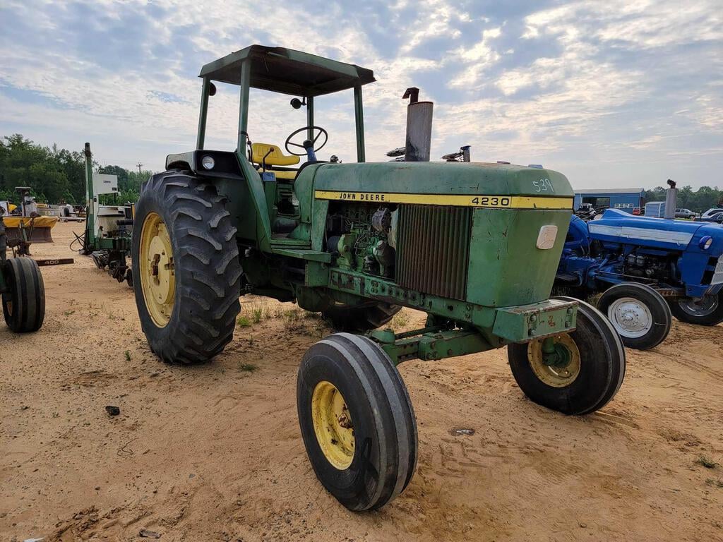 SOLD - JOHN DEERE 4230 TRACTOR Tractors with 111 HP | Tractor Zoom