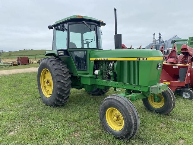 Image of John Deere 4230 equipment image 1