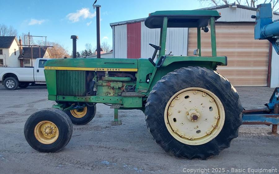 John Deere 4230 Equipment Image0