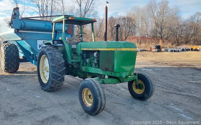 Image of John Deere 4230 equipment image 3