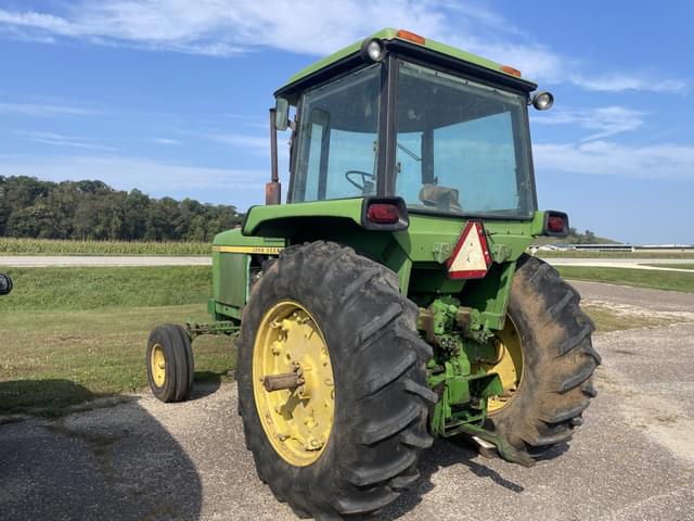 Image of John Deere 4230 equipment image 4