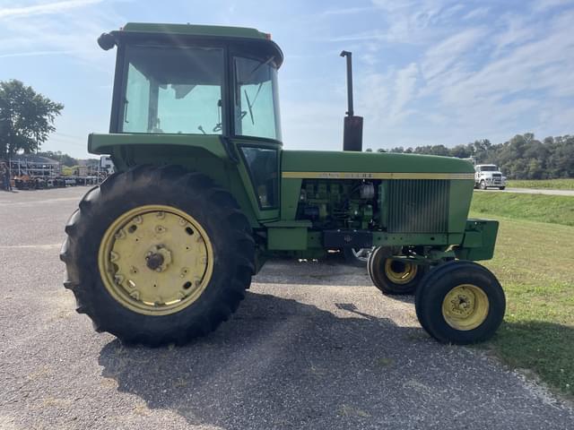 Image of John Deere 4230 equipment image 2