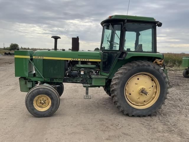 Image of John Deere 4230 equipment image 1