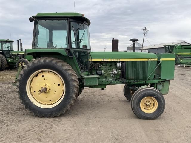 Image of John Deere 4230 equipment image 4