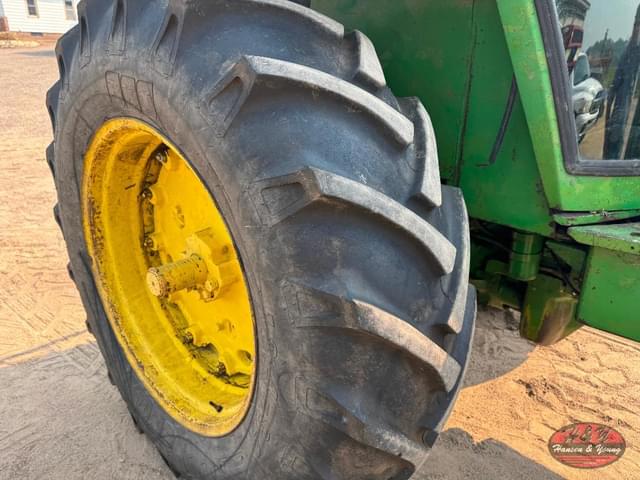 Image of John Deere 4230 equipment image 4