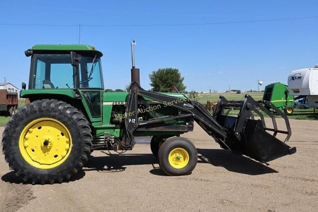 Image of John Deere 4240 equipment image 1