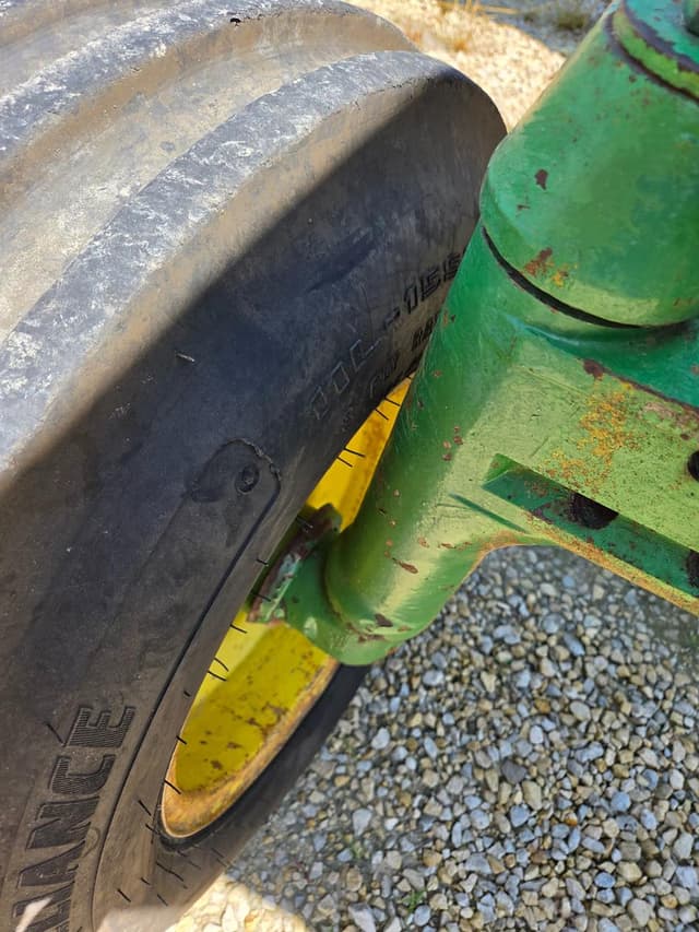 Image of John Deere 4240 equipment image 4