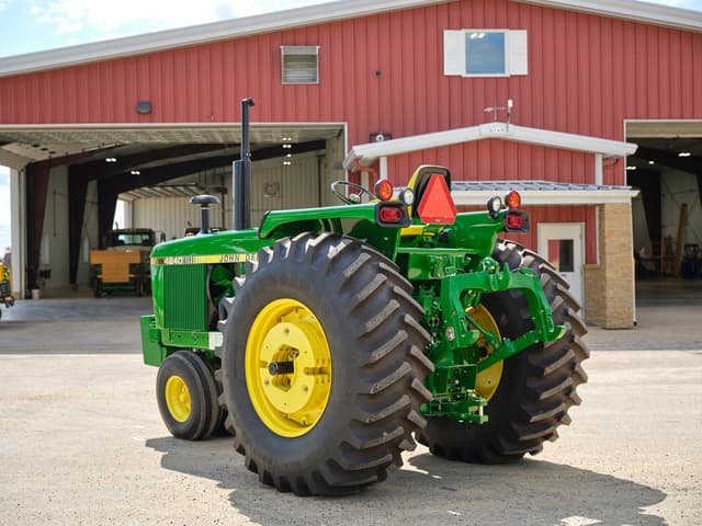 Image of John Deere 4240 equipment image 4