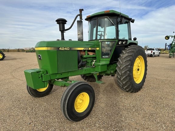 Main image John Deere 4240