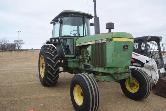 Image of John Deere 4240 equipment image 3