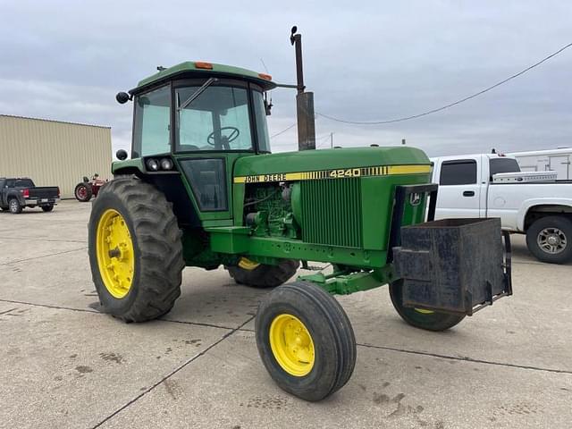 Image of John Deere 4240 equipment image 1