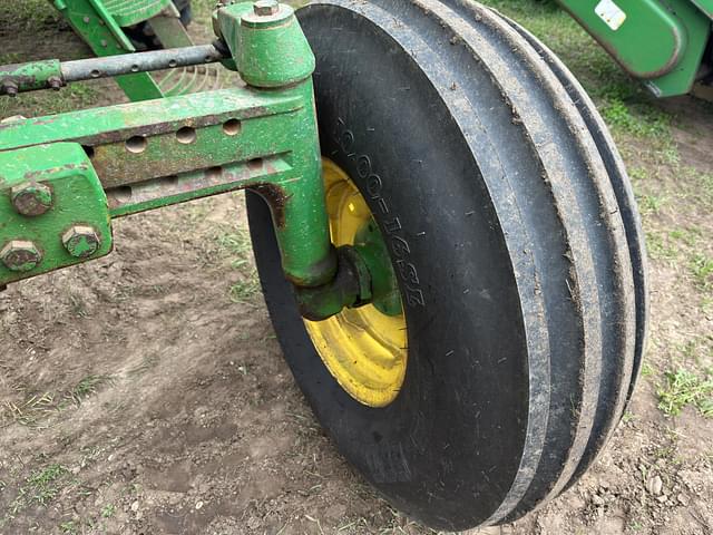 Image of John Deere 4240 equipment image 4