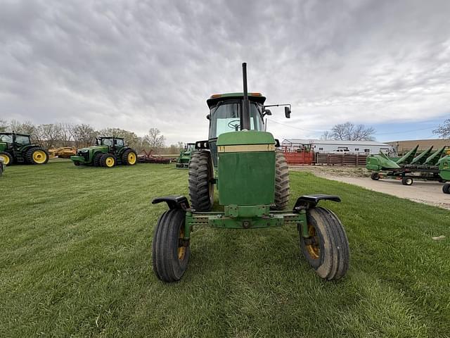 Image of John Deere 4240 equipment image 2