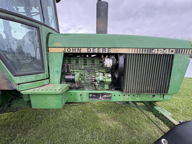 Image of John Deere 4240 equipment image 4