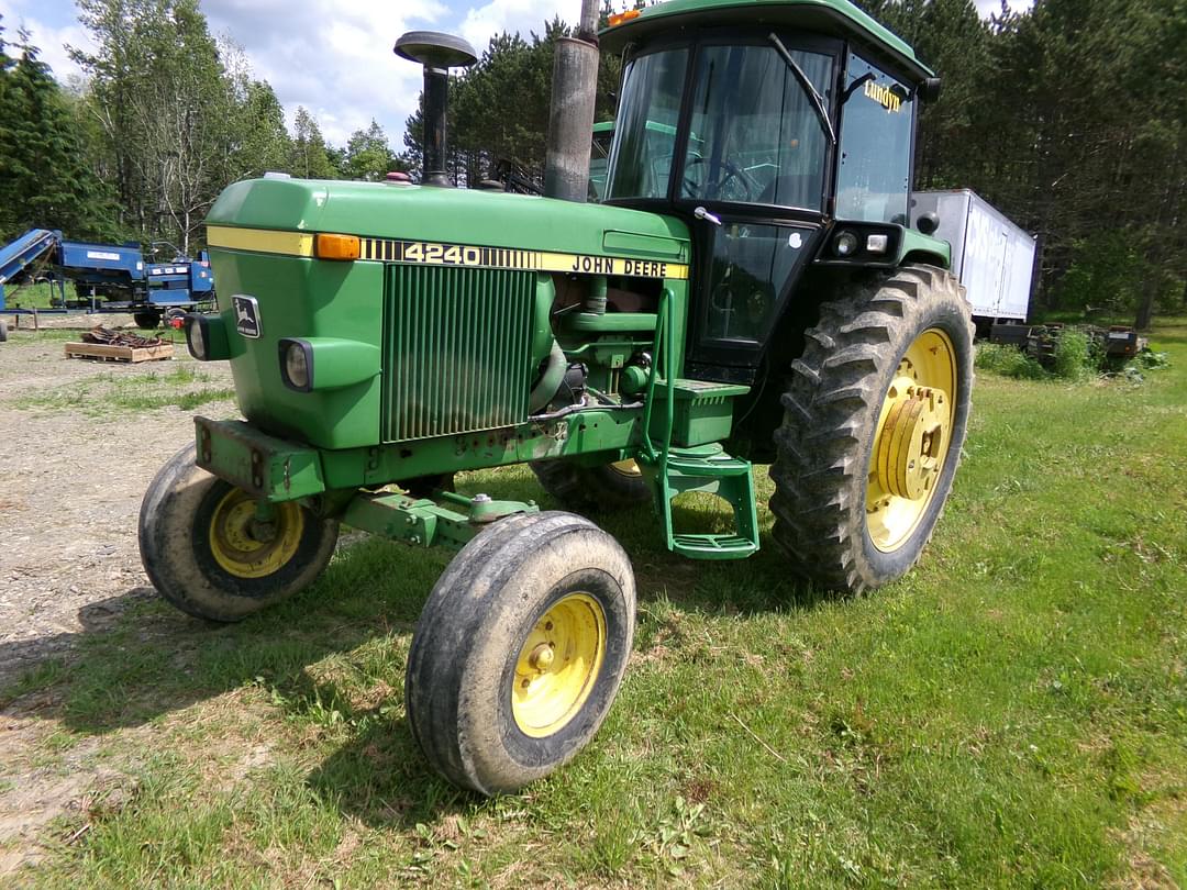 Image of John Deere 4240 Primary image