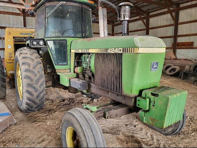 Image of John Deere 4240 equipment image 1