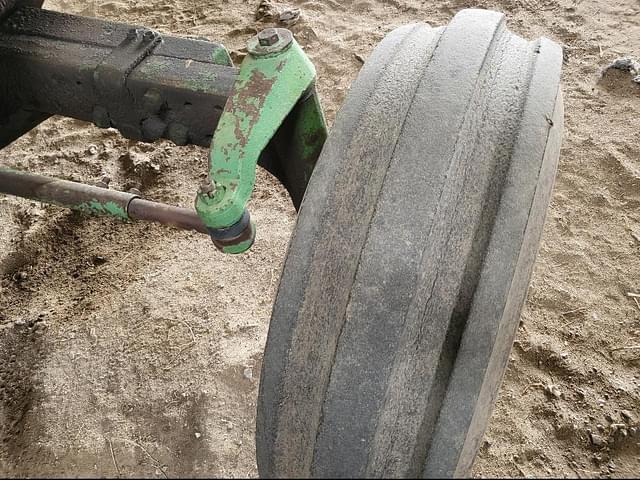 Image of John Deere 4240 equipment image 4