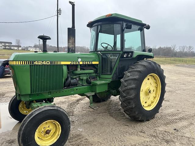 Image of John Deere 4240 equipment image 2