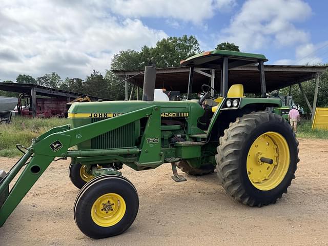 Image of John Deere 4240 equipment image 4