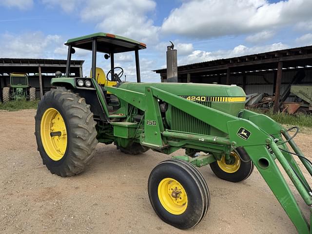 Image of John Deere 4240 equipment image 3